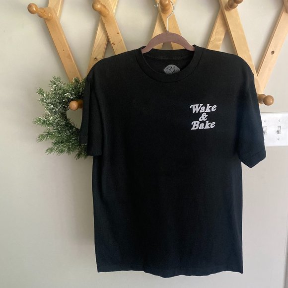 Know Bad Daze Zumiez Wake and Bake Anime Graphic Tee - Picture 1 of 4